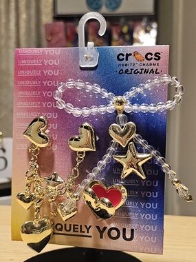 BEADED BOW🎀WITH GOLD💛 HEARTS SET OF CROCS JIBBITZ